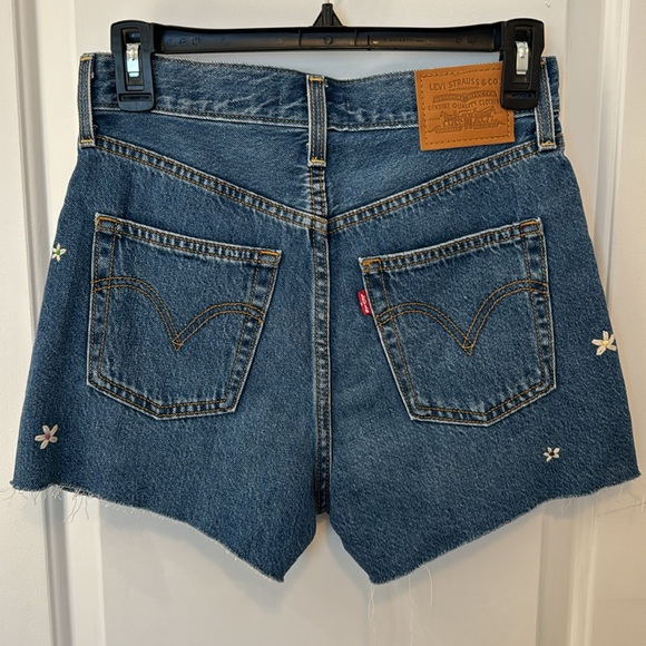 LEVI’S DAISY EMBROIDERED RIBCAGE SHORTS CUTOFF 26 - Picture 7 of 9